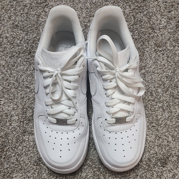 Nike Air Force 1 All-White Sneakers Womens - Picture 1 of 13